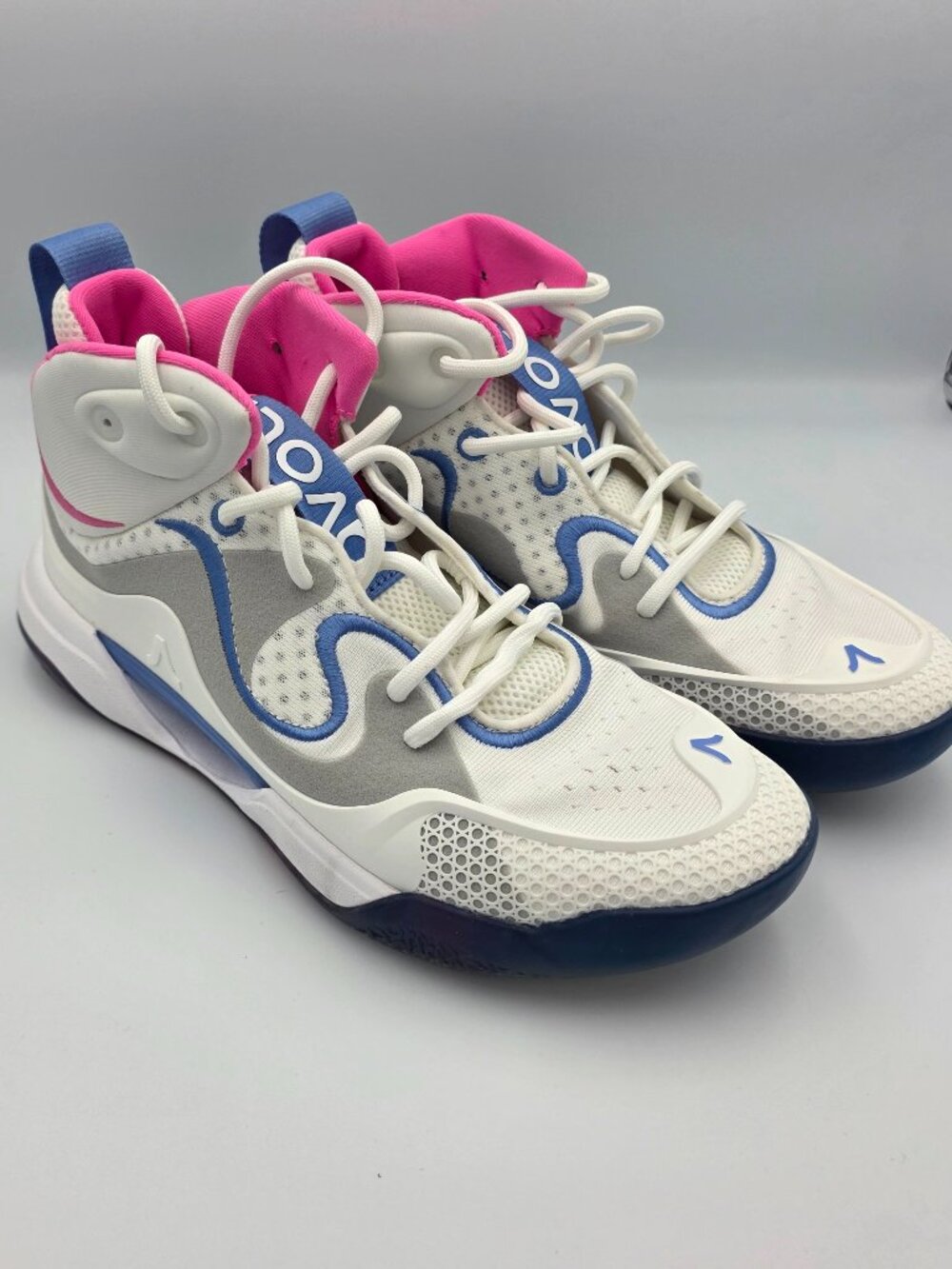 Avoli Womens Size 8 Volleyball Shoe Mid Top White & Blue & Pink